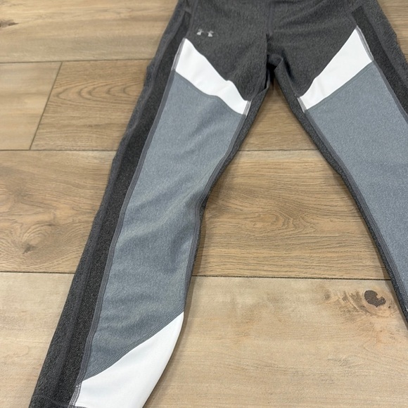 Under Armour Women’s Gray and White Compression Performance Colorblock Leggings - Picture 2 of 9